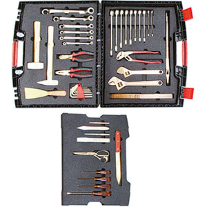 UTENSILI DI SICUREZZA ANTISCINTILLA Assortimento di utensili in valigetta in materiale plastico.<br>Contenuto 44 utensili.<br>Composizione:<br>10 chiavi combinate Art. 9918 da mm 10 - 11 - 12 - 13 - 14 - 15 - 17 - 19 - 22 - 24<br>6 chiavi poligonali Art. 9920 da mm 6x7 - 8x9 - 10x11 - 12x13 - 14x17 - 19x22<br>8 chiavi per esagoni Art. 9922 G mm 2 - 2,5 - 3 - 4 - 5 - 6 - 8 - 10<br>1 pinza universale da mm 200<br>1 pinza regolabile Art. 9904<br>1 tronchese con taglienti laterali da mm 190<br>1 giratubi Art. 9931 T 1.1/2<br>2 chiavi a rullino da mm 250 - 300<br>1 martello di tipo tedesco da g 500<br>1 mazzetta da g 1000<br>2 giraviti punta piana mm 100x6 - 150x8<br>2 giraviti punta a croce PH 1 - 2<br>1 scalpello Art. 9944 da mm 200<br>1 scalpello Art. 9946 da mm 200<br>2 punzoni Art. 9949 da mm 5 - 10<br>1 forbice da mm 220<br>1 coltello rinforzato<br>1 spatola Art. 9958 E 60<br>1 spazzola Art. 9960 safety hand tools 9982