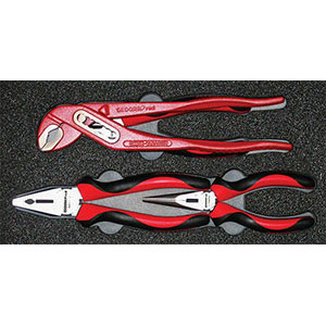 MODULI CON UTENSILI PER CARRELLI ART. 998 G 8A MODULO SINGOLO<br>Larghezza per profondità modulo mm 157,5x310.<br>Contenuto 4 pezzi escluso modulo:<br>1 pz. Art. 365 GE 240<br>1 tronchese laterale da mm 160<br>1 pinza becchi mezzotondi da mm 160<br>1 pinza universale da mm 180. moduls with tools for trolleys art. 998 G 8A 998G 9S