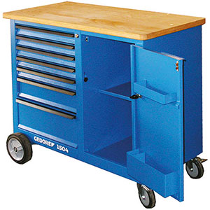 CARRELLI A BANCO E PORTAUTENSILI Tipo a 7 cassetti, dimensioni mm 480x400 e grande vano laterale con chiusura a sportello.<br>Portata kg 700 in posizione fissa. Senza utensili. mobile work benches and tool trolleys 999GL