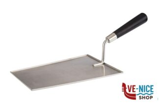 0 BOB-PALETTA DA SERVIZIO FORMA CAZZUOLA INOX CON MANICO LEGNO. MIS. PIATTO CM.23,5X15,5 MIS. TOT CM.37X15,5 H 12,5 40680 APS ASSHEUER POTT GMBH E CO KG