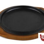 servizi PIATTO GHISA SERVIRE TONDO IN LEGNO MULTISTRATO MISURA INTERNA DEL PIATTO GHISA CM 31 MISURA ESTERNA PIATTO CM 34 MISURA ESTERNA VASSOIO CM 35X40 ILSA