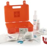 PLASTIC PHARMA - VALIGIA PRIMO SOCCORSO CON PACCO MEDICAZIONE PER 2 PERSONE  702518 MEDIAL INTERNATIONAL SPA SOCIO UNICO altri 1 pezzi