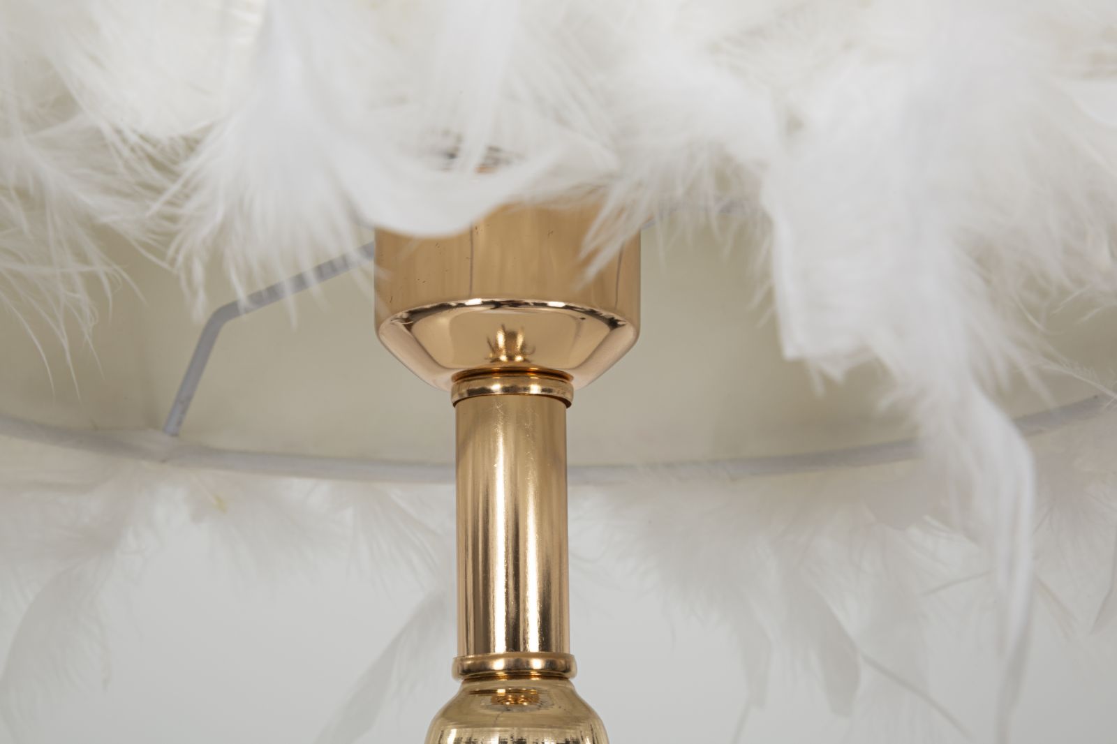 LAMPADA DA TAVOLO TARTY BIANCA CM Ø 25X54 stile GLAM - immagine 3