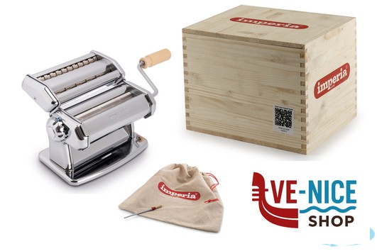 GOURMET MACCHINA I PASTA IMPERIA-RUVIDA-SFOGLIA MM150 - FETTUCCINE 6,5MM-LASAGNETTE 12MM CON ELEGANTE SCATOLA IN LEGNO,SACCHETTO,PENNELLINO,TRAMOGGIA. IMPERIA macchine per pasta (acq.min.1 pezzi) - immagine 7